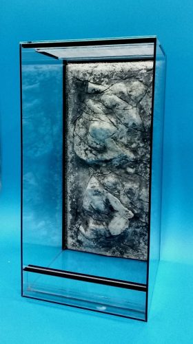 KONI álló terrárium 40x40x80 cm 3D szikla háttérrel - Világos szürke háttérszín