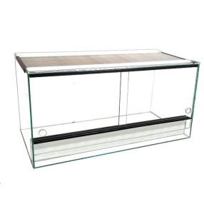 KONI fekvő terrárium 80x40x50 cm méretben, hüllők és talajlakó teknősök ideális lakhelye, 6 mm üveg, tolóajtókkal és szellőzőrácsokkal.